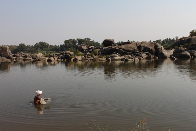 India 2010 - Hampi - Virupapur Gaddi - Swimming Lake